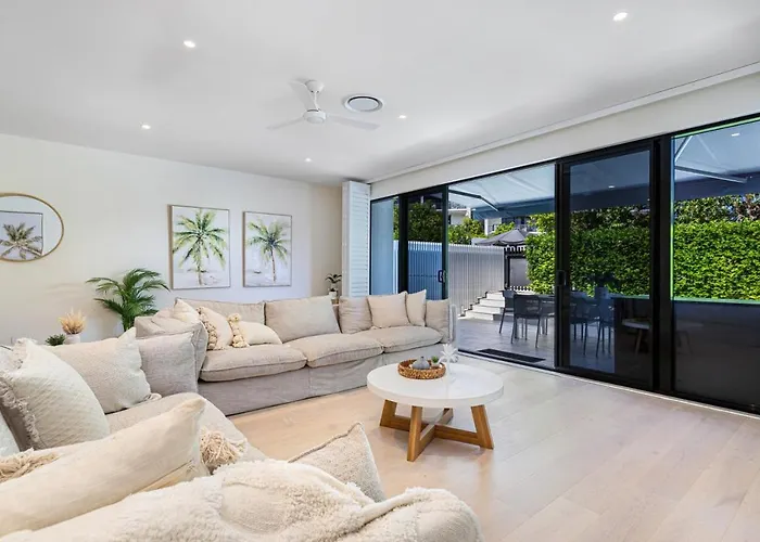 Modern Palms Getaway