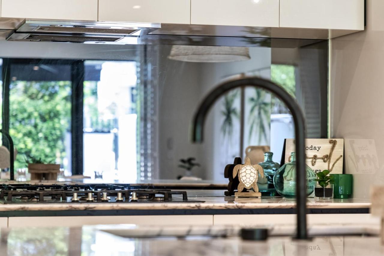 Modern Palms Getaway Gold Coast