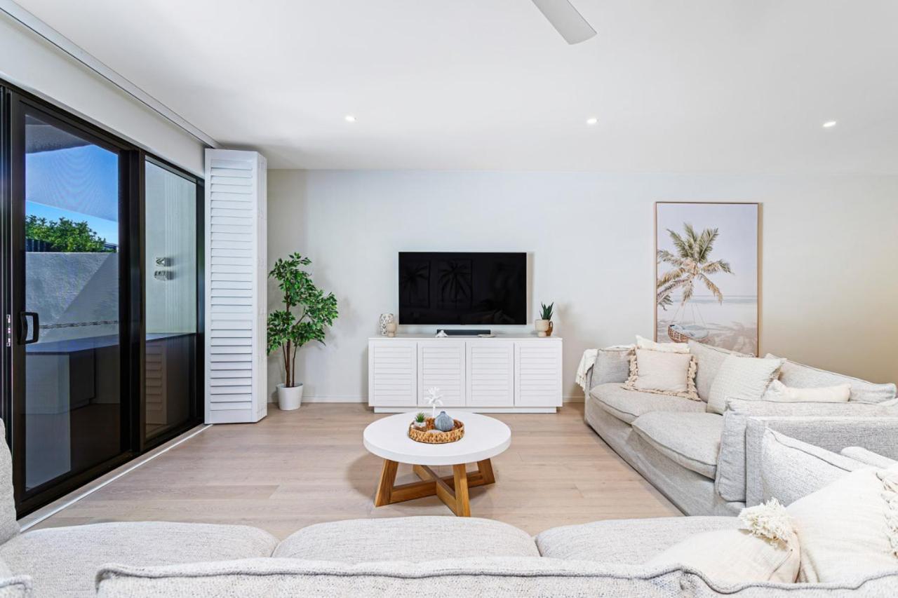 Modern Palms Getaway Holiday home *